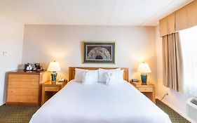 Ramada By Wyndham Thunder Bay Airlane Hotel